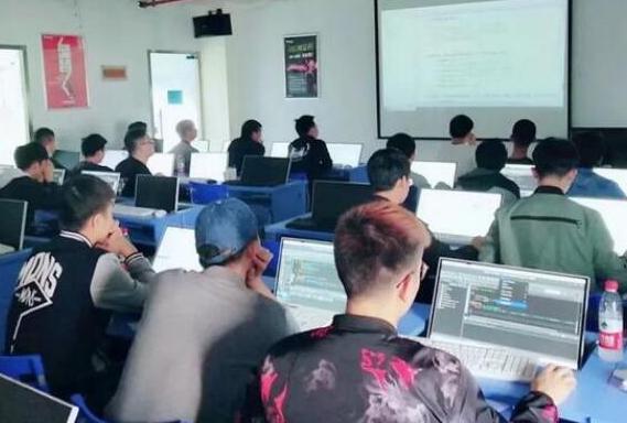 应届达内学员毕业生，毕业就能高薪的理由在这里